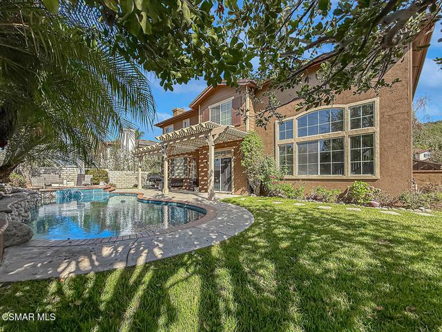 215 Southcrest Place, Simi Valley, CA 93065