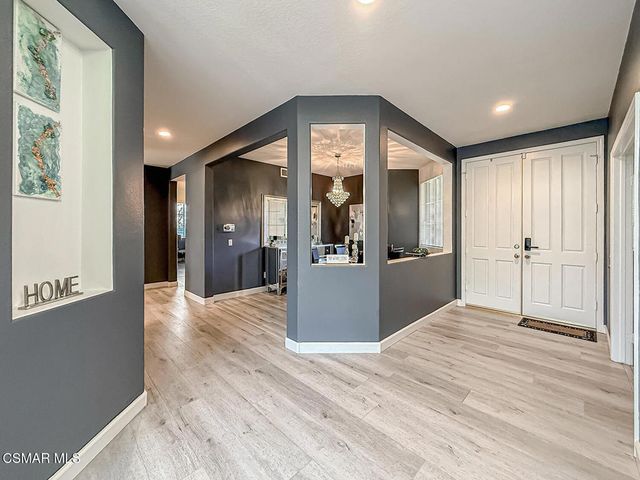 215 Southcrest Place, Simi Valley, CA 93065