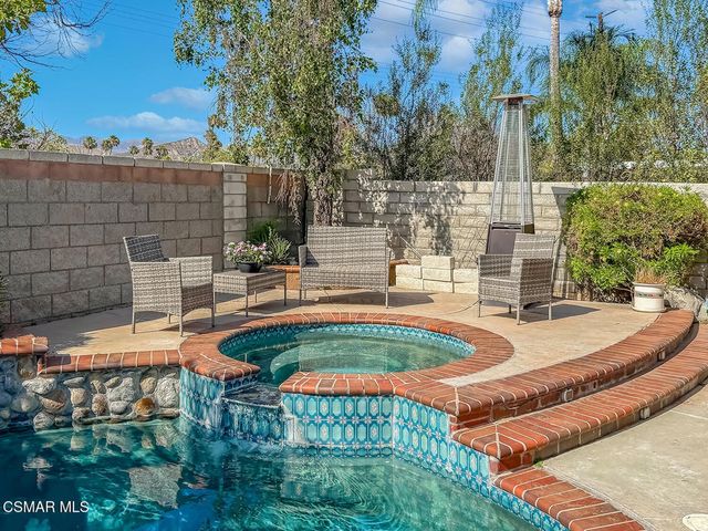 215 Southcrest Place, Simi Valley, CA 93065