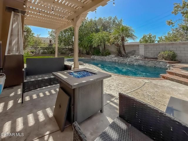215 Southcrest Place, Simi Valley, CA 93065