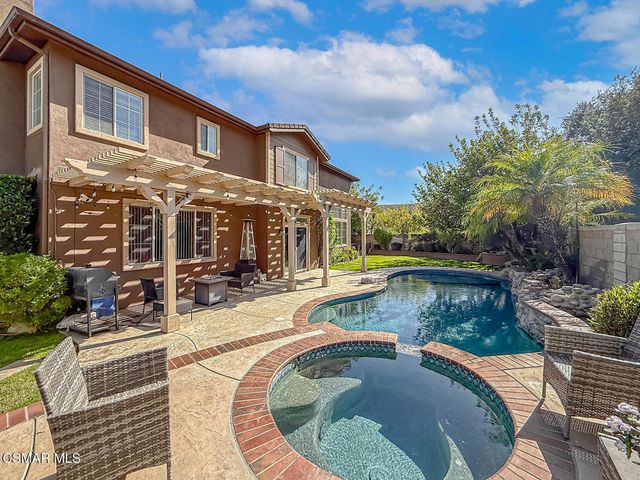 215 Southcrest Place, Simi Valley, CA 93065