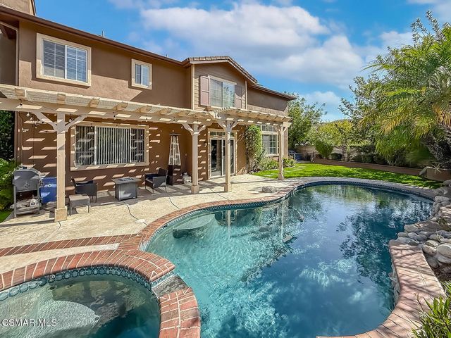 215 Southcrest Place, Simi Valley, CA 93065