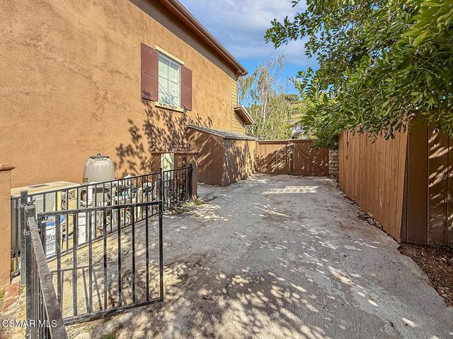 215 Southcrest Place, Simi Valley, CA 93065