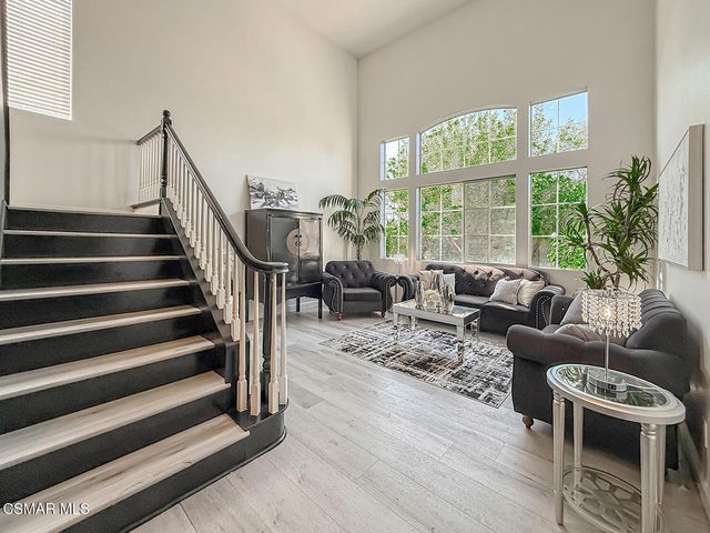 215 Southcrest Place, Simi Valley, CA 93065