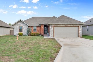 692 N Rockingham Avenue, Nixa, MO 65714