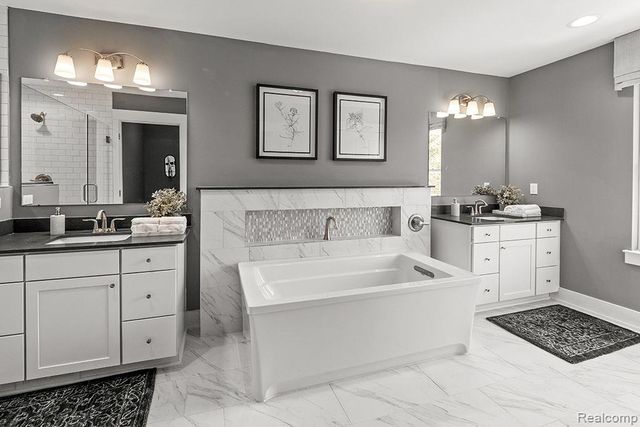 13696 Eagles Way Drive, Shelby, MI 48315