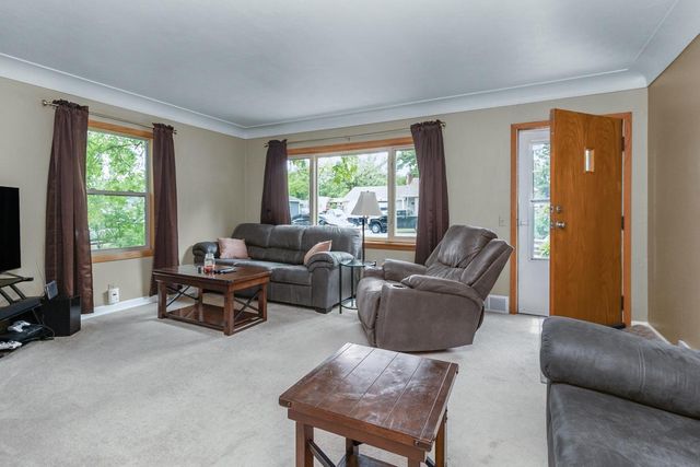 2087 Eldridge Avenue E, North Saint Paul, MN 55109
