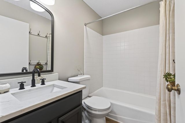 6350 Bachman Circle, Inver Grove Heights, MN 55077