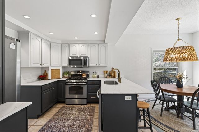 6350 Bachman Circle, Inver Grove Heights, MN 55077