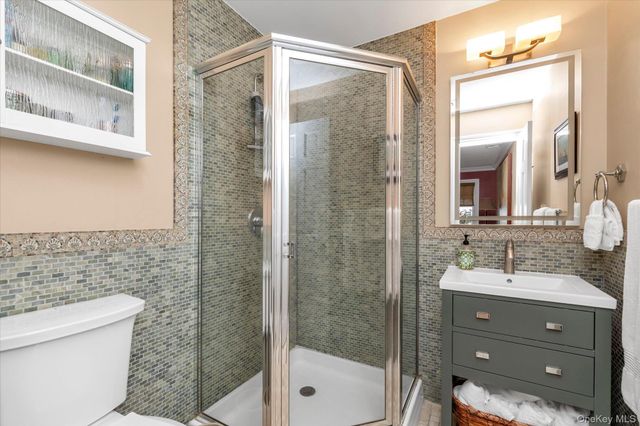 100 Empire Boulevard 13, Island Park, NY 11558