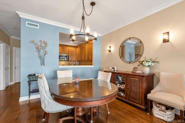 100 Empire Boulevard 13, Island Park, NY 11558