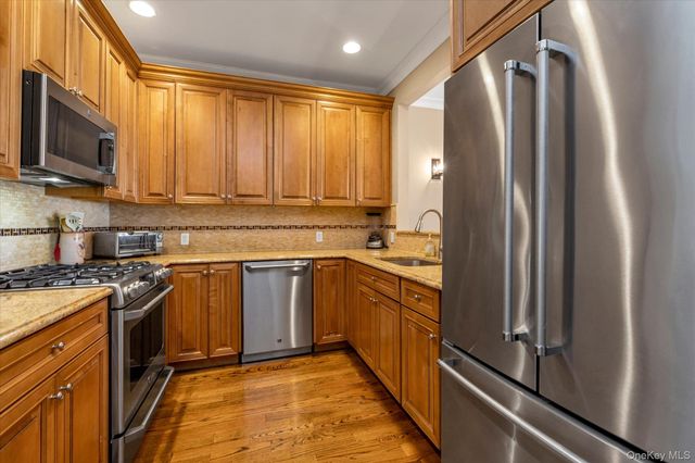 100 Empire Boulevard 13, Island Park, NY 11558