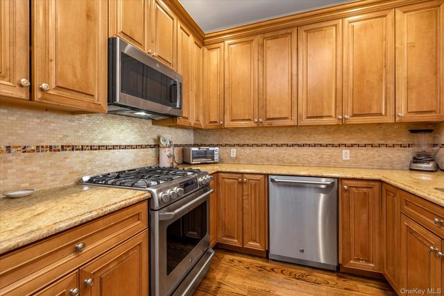 100 Empire Boulevard 13, Island Park, NY 11558