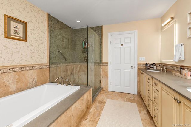 100 Empire Boulevard 13, Island Park, NY 11558