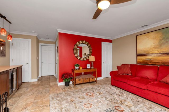 100 Empire Boulevard 13, Island Park, NY 11558