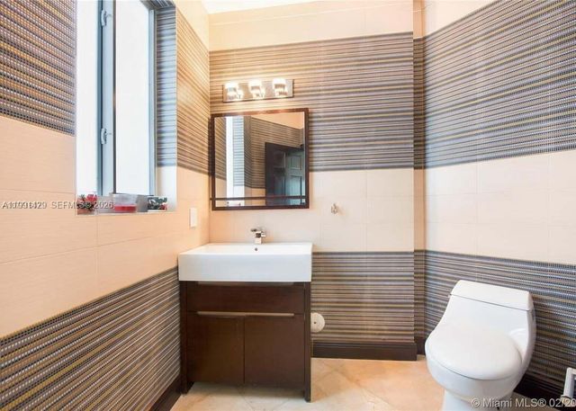 8164 SW 171st St, Palmetto Bay, FL 33157