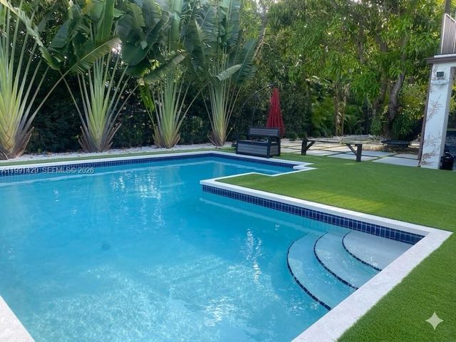 8164 SW 171st St, Palmetto Bay, FL 33157