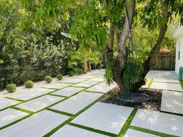 8164 SW 171st St, Palmetto Bay, FL 33157