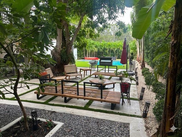 8164 SW 171st St, Palmetto Bay, FL 33157