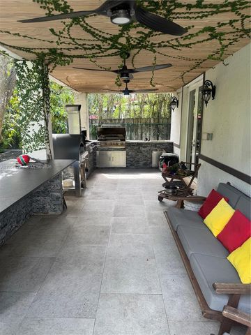 8164 SW 171st St, Palmetto Bay, FL 33157