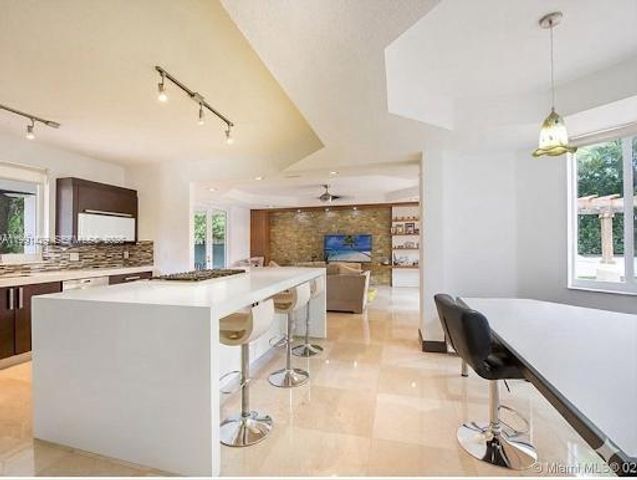 8164 SW 171st St, Palmetto Bay, FL 33157