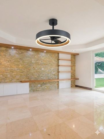 8164 SW 171st St, Palmetto Bay, FL 33157