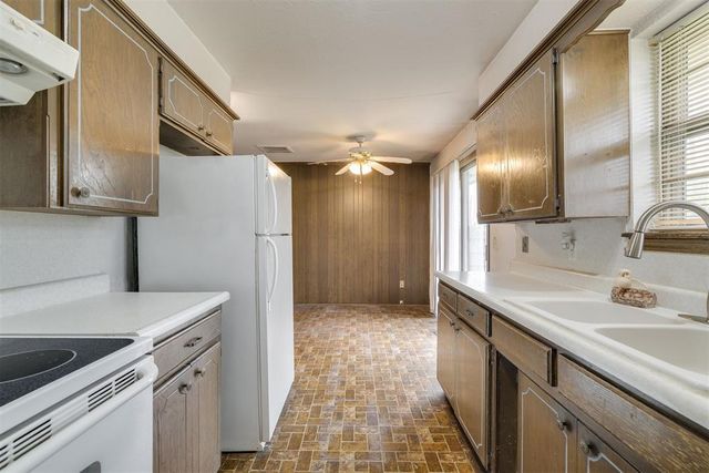 200 E Beech Avenue, Yukon, OK 73099