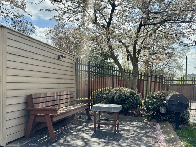 800 Woodland St Apt 304, Nashville, TN 37206