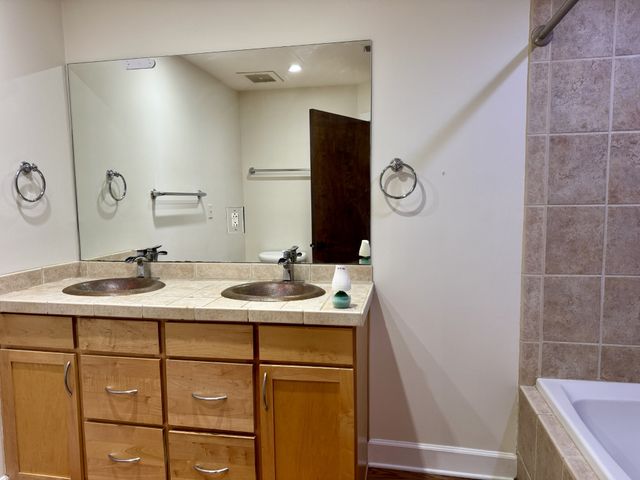 800 Woodland St Apt 304, Nashville, TN 37206