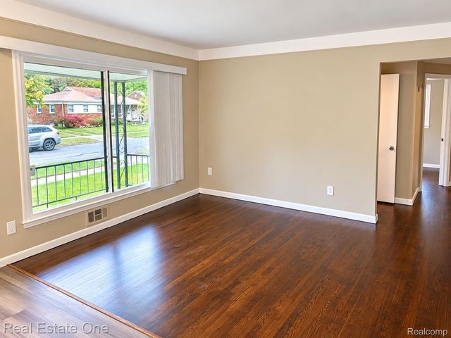 29697 Hiveley Street, Inkster, MI 48141