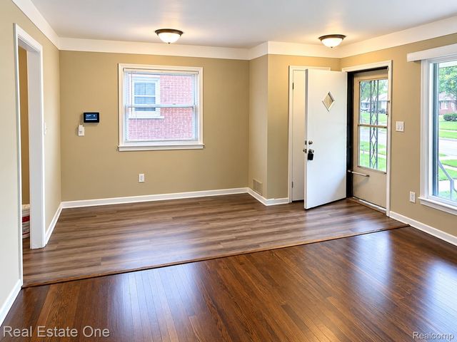 29697 Hiveley Street, Inkster, MI 48141