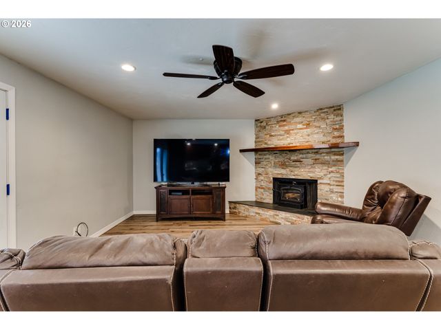 3924 JOSH St, Eugene, OR 97402