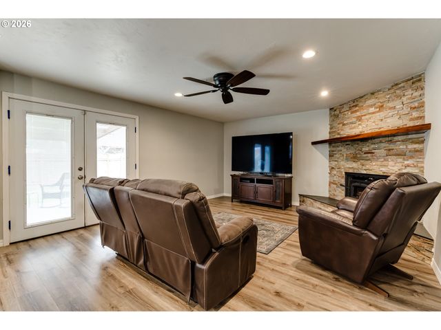 3924 JOSH St, Eugene, OR 97402