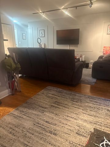 2501 W TOUHY Avenue 202, Chicago, IL 60645