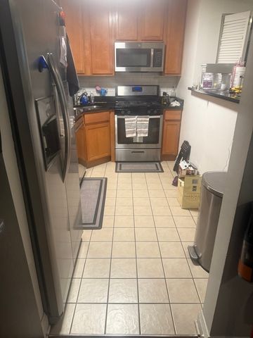 2501 W TOUHY Avenue 202, Chicago, IL 60645
