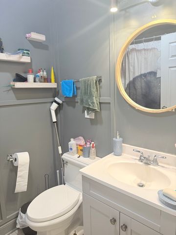 2501 W TOUHY Avenue 202, Chicago, IL 60645