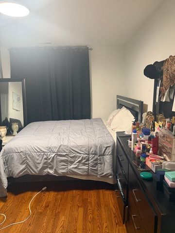 2501 W TOUHY Avenue 202, Chicago, IL 60645