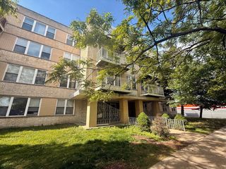 2501 W TOUHY Avenue 202, Chicago, IL 60645