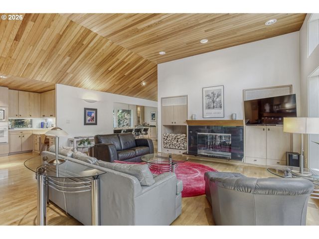 1000 FOREST MEADOWS Way, Lake Oswego, OR 97034