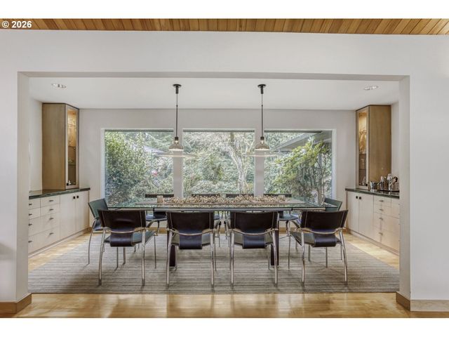 1000 FOREST MEADOWS Way, Lake Oswego, OR 97034