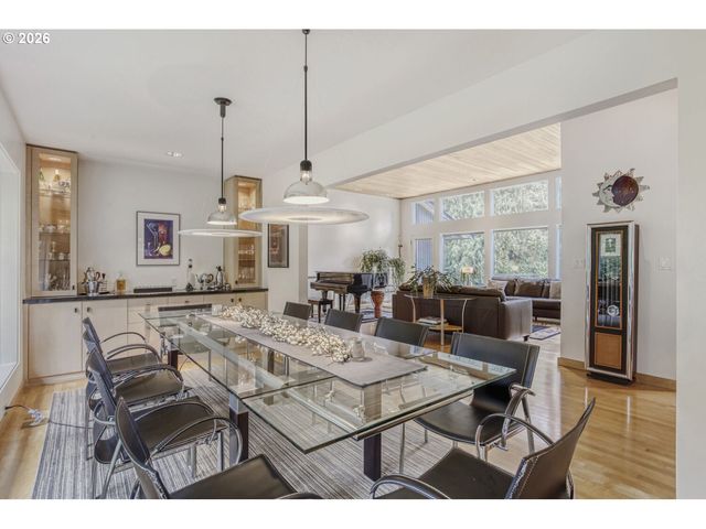 1000 FOREST MEADOWS Way, Lake Oswego, OR 97034