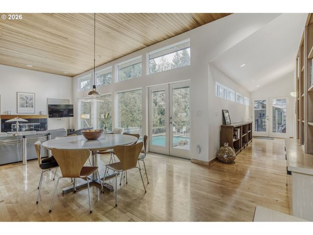 1000 FOREST MEADOWS Way, Lake Oswego, OR 97034