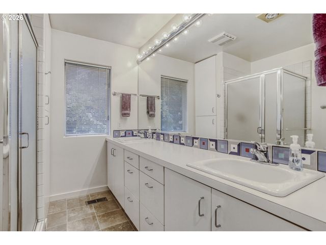 1000 FOREST MEADOWS Way, Lake Oswego, OR 97034