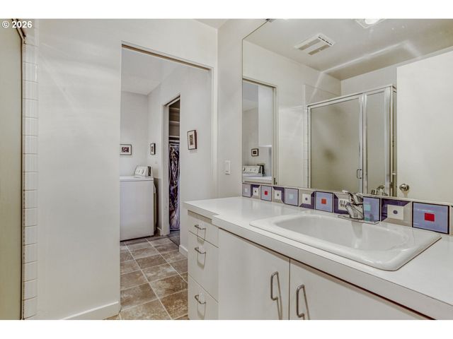 1000 FOREST MEADOWS Way, Lake Oswego, OR 97034