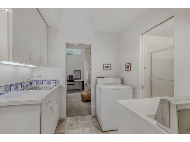 1000 FOREST MEADOWS Way, Lake Oswego, OR 97034