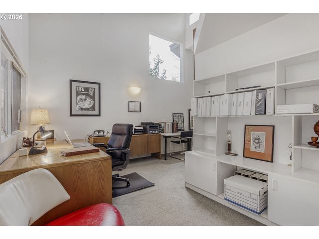 1000 FOREST MEADOWS Way, Lake Oswego, OR 97034