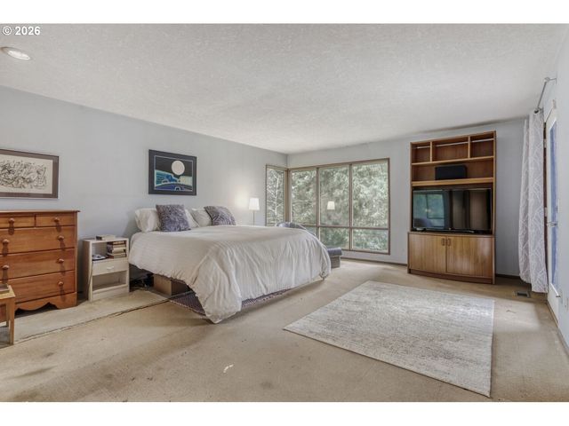 1000 FOREST MEADOWS Way, Lake Oswego, OR 97034
