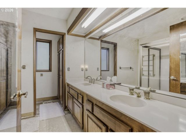 1000 FOREST MEADOWS Way, Lake Oswego, OR 97034