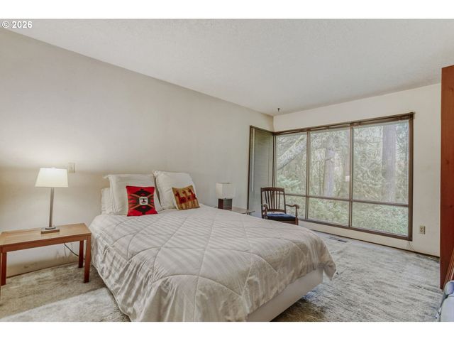 1000 FOREST MEADOWS Way, Lake Oswego, OR 97034