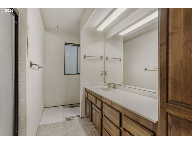 1000 FOREST MEADOWS Way, Lake Oswego, OR 97034